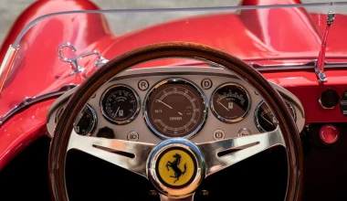 Testa Rossa J: Η ηλεκτρική Ferrari υπό κλίμακα που αναβιώνει τον θρύλο