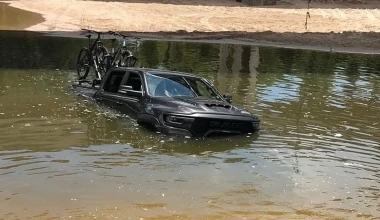 Ο οδηγός αυτού του Ram 1500 TRX πίστευε ότι το αυτοκίνητο είναι άτρωτο!