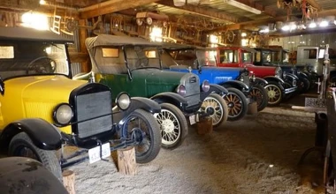 Ανακαλύφθηκαν σε αχυρώνα 50 σπάνια μοντέλα της Ford! 