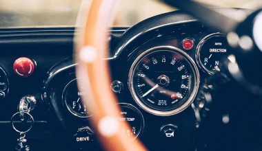 Με 107.000 ευρώ μπορείτε να αγοράσετε μια πιστή αντιγραφή του αυτοκινήτου του James Bond