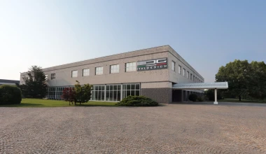 Ξεκίνησαν οι παραδόσεις του εκθαμβωτικού Nissan GT-R50 του 1 εκατ. ευρώ