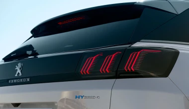 Δοκιμή Peugeot 3008 Hybrid4 e-EAT8 300 PS: Straight flush! 