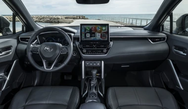 Οδηγούμε το νέο υβριδικό Toyota Corolla Cross στην Ισπανία