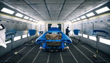 Δεν θα πιστέψεις πόσες ώρες έβαφαν αυτή τη Lamborghini!