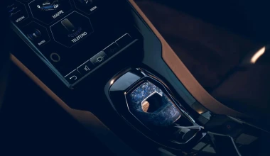 Δεν θα πιστέψεις πόσες ώρες έβαφαν αυτή τη Lamborghini!