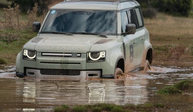 Το Land Rover Defender οργώνει σε off-road διαδρομές στην Ελλάδα 