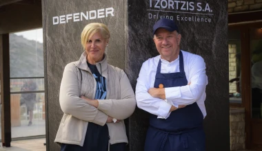 Το Land Rover Defender οργώνει σε off-road διαδρομές στην Ελλάδα 