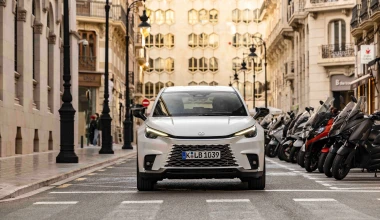 Οδηγούμε το νέο Lexus LBX: Ταράζει τα νερά το premium B-SUV