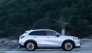 Δοκιμή Honda ZR-V e:HEV 184 PS: Midfielder 