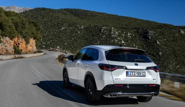 Δοκιμή Honda ZR-V e:HEV 184 PS: Midfielder 