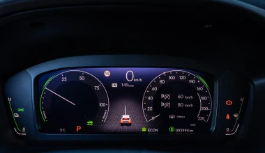 Δοκιμή Honda ZR-V e:HEV 184 PS: Midfielder