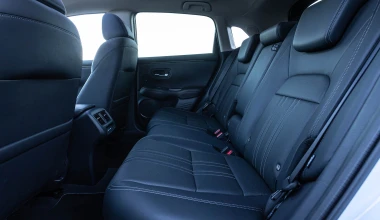 Δοκιμή Honda ZR-V e:HEV 184 PS: Midfielder 