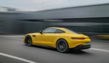 Νέα τετραθέσια υβριδική Mercedes - Με δίλιτρο μοτέρ 422 PS