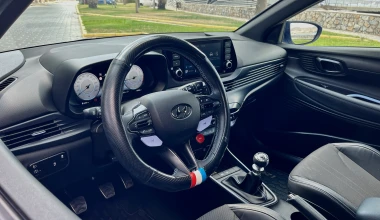 Αποκλειστικό: Σχολή οδηγών στην Ελλάδα κάνει μαθήματα με turbo αυτοκίνητο 204 ίππων 