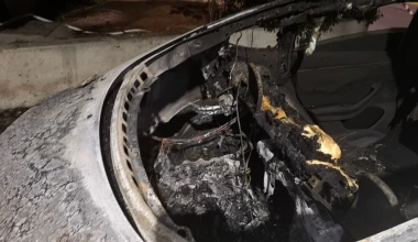 Λαμπάδιασε Tesla στην Αθήνα – Δεν έπαθε τίποτα η μπαταρία (αποκλειστικές εικόνες)