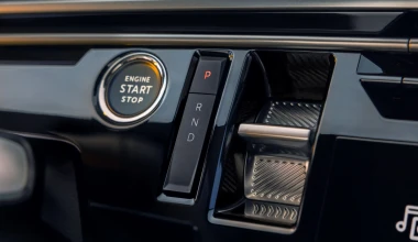 Δοκιμή Peugeot E-5008 73 kWh 210 PS: Premium Traveller