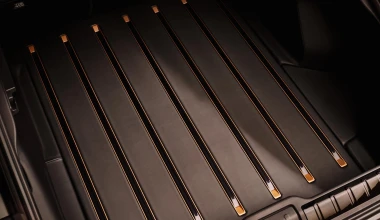 Σε ποιο μοντέλο της Porsche απολαμβάνεις σαμπάνια στο πίσω κάθισμα;