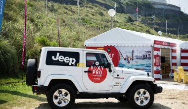 H Jeep σερφάρει με το Wrangler Rubicon
