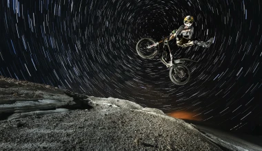 Julien, πιάσε δύο νεράκια κι έναν μέτριο

