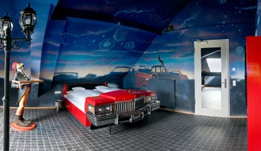 Καναπές και κρεβάτι για τους «πιστούς»