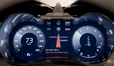 Χειρισμός ταμπλέτας στην κονσόλα των νέων Volvo 