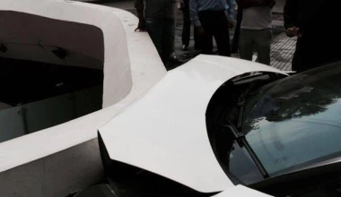 (UPDATE VIDEO) Παρκαδόρος τρακάρει Lamborghini Gallardo Spyder