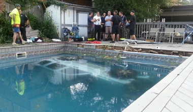 Τετρακίνητο κάνει βουτιά σε πισίνα