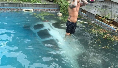 Τετρακίνητο κάνει βουτιά σε πισίνα