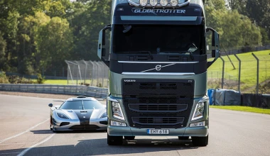 Κόντρα: Τράκτορας Volvo VS Koenigsegg (VIDEO)