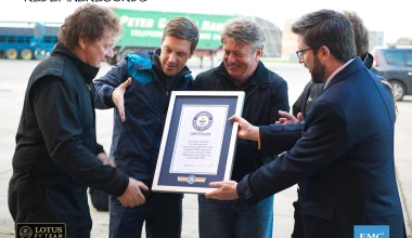 Video: Φορτηγό κάνει άλμα πάνω από μονοθέσιο