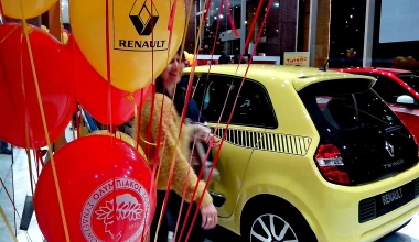 Ο Ολυμπιακός “βολτάρει” με Renault Twingo