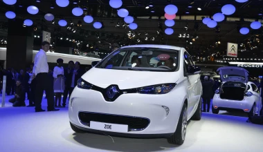 Video: Στήσιμο περιπτέρου στο Σαλόνι Παρισιού