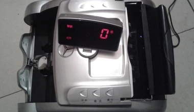 Μετρητής χρημάτων με το αστέρι της Mercedes-Benz