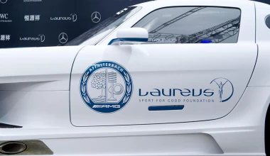 Μοναδική Mercedes-Benz SLS AMG GT3 για… καλό σκοπό