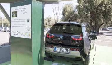 Ηλιακός Σταθμός Φόρτισης οχημάτων στην Αθήνα
