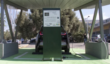 Ηλιακός Σταθμός Φόρτισης οχημάτων στην Αθήνα