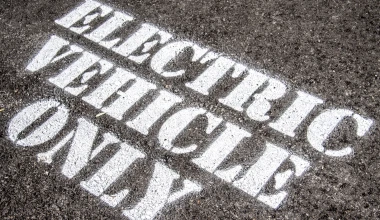 Ηλιακός Σταθμός Φόρτισης οχημάτων στην Αθήνα