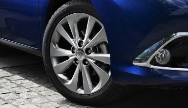 Οδηγούμε Νέο Toyota Auris