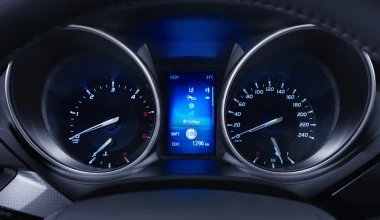 ΟΔΗΓΟΥΜΕ: Νέο Toyota Avensis 2015