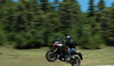 Suzuki Vitara 1.6 D 4x4 vs Suzuki V-STROM 1000     