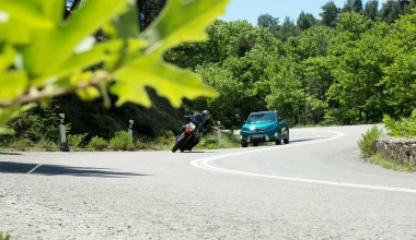 Suzuki Vitara 1.6 D 4x4 vs Suzuki V-STROM 1000     