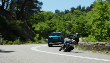 Suzuki Vitara 1.6 D 4x4 vs Suzuki V-STROM 1000     