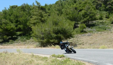 BMW 220i Cabrio vs BMW R nineT