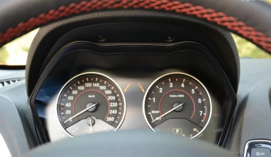 BMW 220i Cabrio vs BMW R nineT