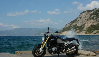 BMW 220i Cabrio vs BMW R nineT
