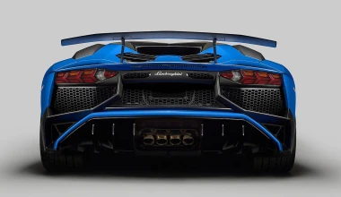 Αποκάλυψη της Lamborghini Aventador SV Roadster