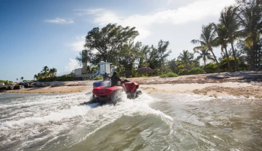 VIDEO: Γουρούνα και τζετ σκι σε ένα!!!