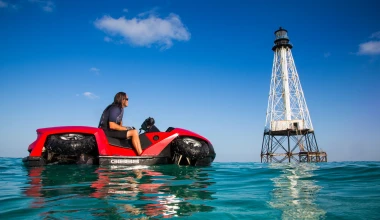 VIDEO: Γουρούνα και τζετ σκι σε ένα!!!