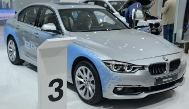 Νέα BMW 330e plug-in hybrid στη Φρανκφούρτη