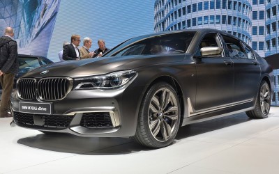 BMW M760Li xDrive: Για ακόμα περισσότερη άνεση